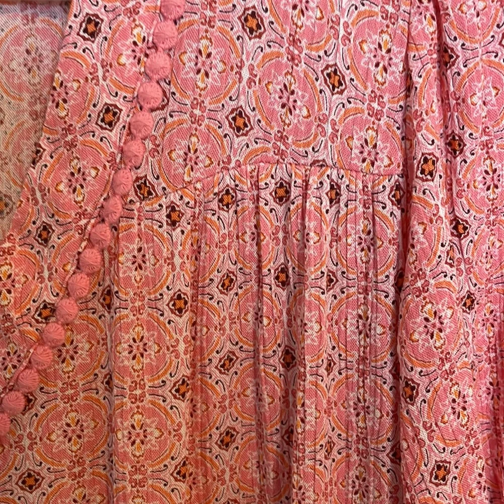 Pink pattern dress - Picture 3 of 3